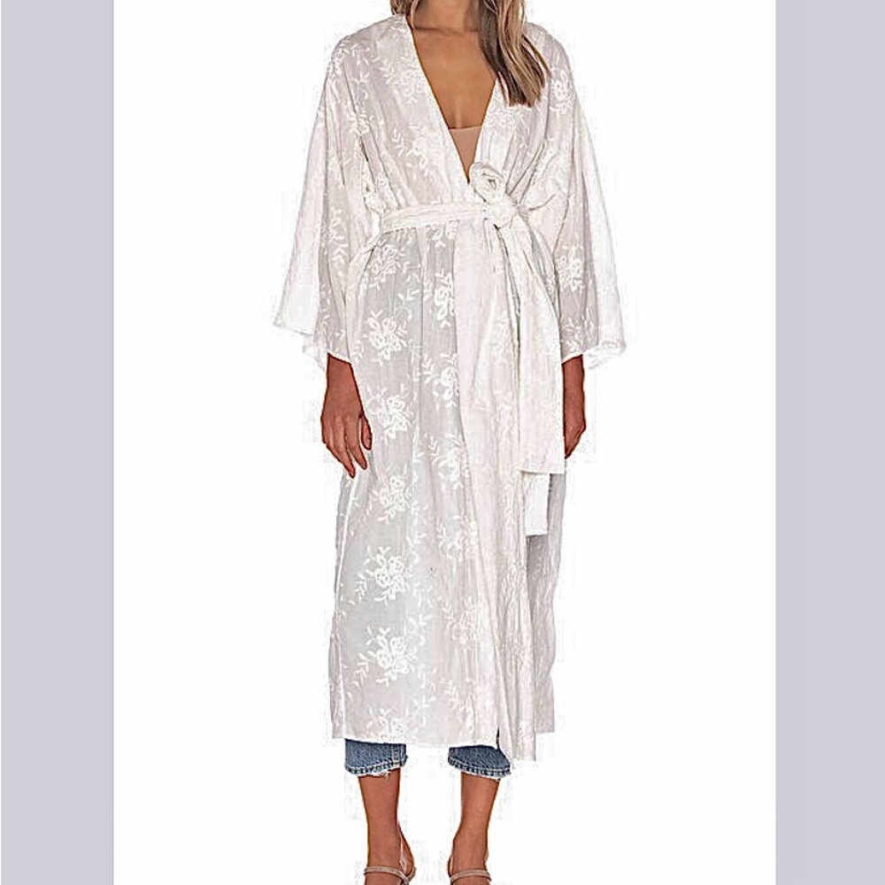 Lovers & Friends Elegant White on White Embellished Floral Design Kimono